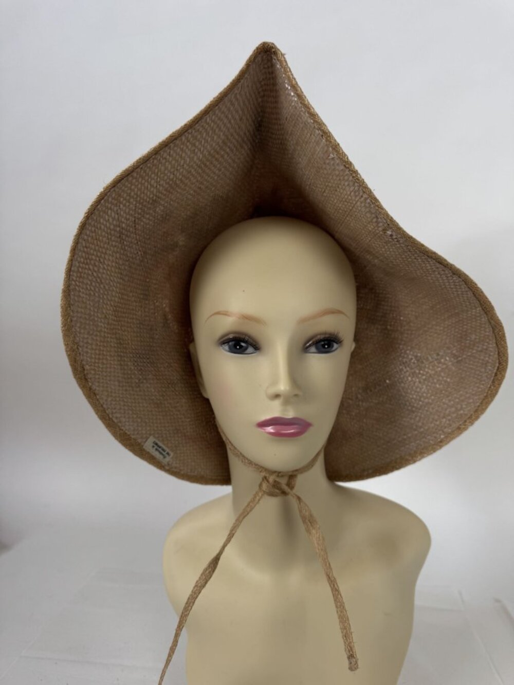 Handmade Raffia Straw Hat With Embroidered Floral Design & Chin Tie Vintage Phil - Picture 2 of 16